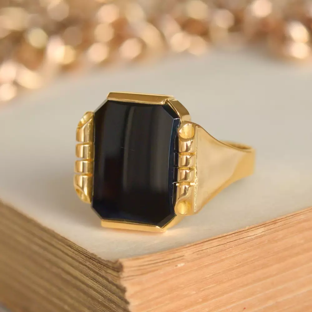Retro Vintage Onyx Ring in 10ct Yellow Gold